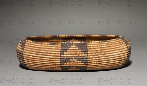 Gift Bowl, Canoe- Shaped, 1890. California, Pomo, late 19th- early 20th century. Willow, Bulrush, Sedge, with feather and acorn woodpecker; coiled (3 rods); overall: 5 x 18 cm (1 15/16 x 7 1/16 in.).