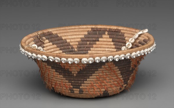 Gift Basket, 1895. California, Pomo, Lytton Springs, Alexander Valley, late 19th-early 20th century. Bulrush, Sedge; Coiled (3 rods); diameter: 5 x 11.6 cm (1 15/16 x 4 9/16 in.).