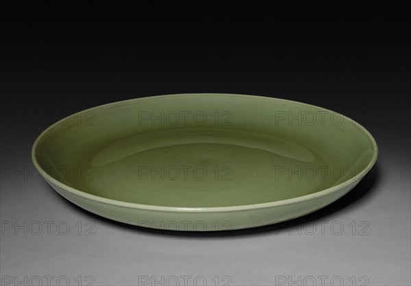 Platter, 1400s. China, Ming dynasty (1368-1644). Porcelain with celadon glaze; diameter: 58.4 cm (23 in.).