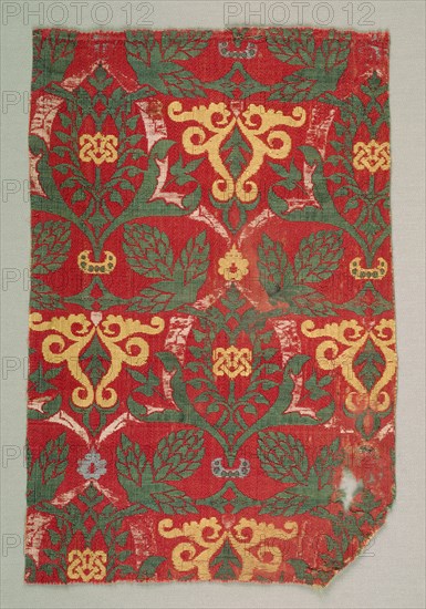 Lampas with curving vine and palmette leaves, 1400s. Spain, Granada, Nasrid period. Lampas: silk; overall: 29.9 x 20 cm (11 3/4 x 7 7/8 in.)