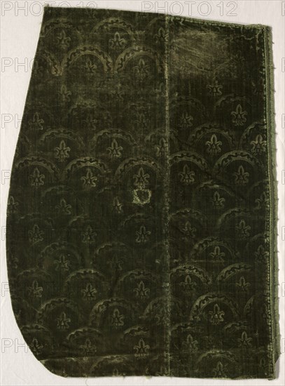 Fragment of Stamped Velvet, early 1600s. France or Spain, early 17th century. Stamped velvet; overall: 62.5 x 45.7 cm (24 5/8 x 18 in.)