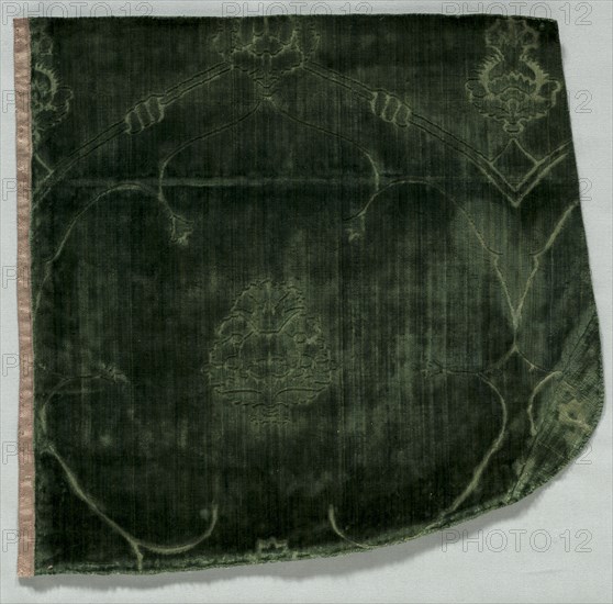Velvet Fragment, 1400s. Italy, 15th century. Velvet (cut and voided); overall: 33 x 34.3 cm (13 x 13 1/2 in.).