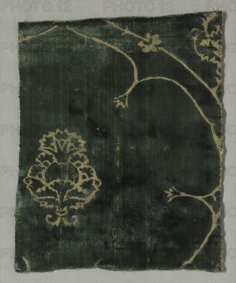 Fragment with Lobed Palmette Pattern, 1400s. Italy, 15th century. Velvet, cut and voided; silk; overall: 23.5 x 18.5 cm (9 1/4 x 7 5/16 in.)