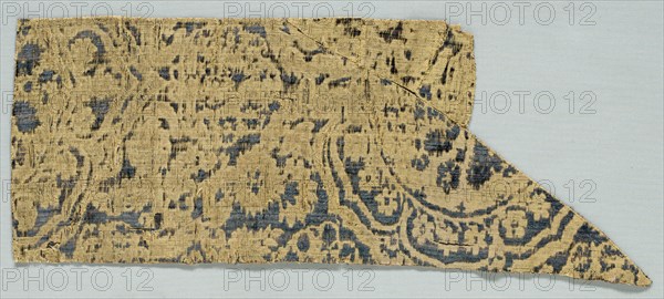Velvet Fragment, 1400s. Italy, 15th century. Velvet (cut and uncut); silk; overall: 48.3 x 18.5 cm (19 x 7 5/16 in.).