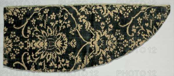 Velvet Fragment, 1400s. Italy, 15th century. Silk velvet; overall: 59.7 x 24.2 cm (23 1/2 x 9 1/2 in.)