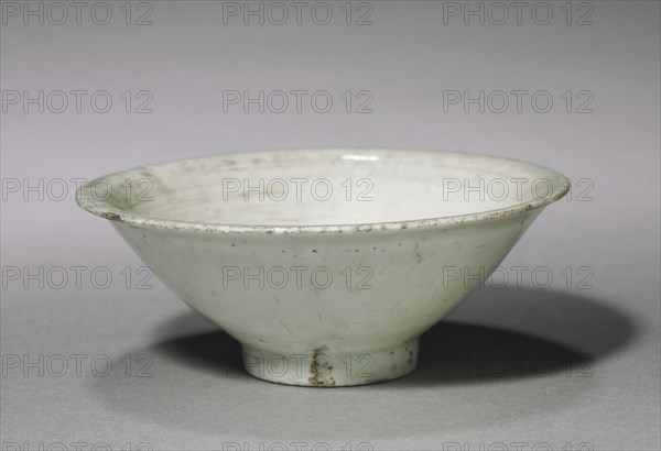 Bowl with Carved Design, 918-1392. Korea, Goryeo period (918-1392). Pottery; diameter of mouth: 10.6 cm (4 3/16 in.); overall: 4 cm (1 9/16 in.).