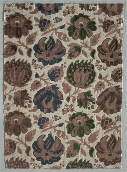 Velvet, 1600s. Italy, 17th century. Velvet (cut and uncut); silk; overall: 46.4 x 33.7 cm (18 1/4 x 13 1/4 in.)