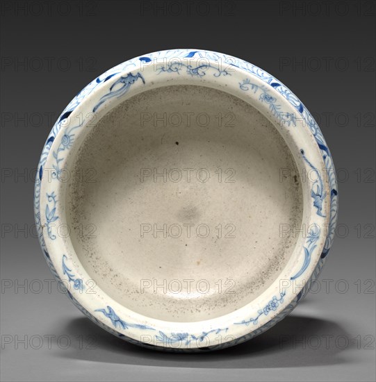 Jar, 19th century. Japan, 19th century. Porcelain; average: 22.9 cm (9 in.).