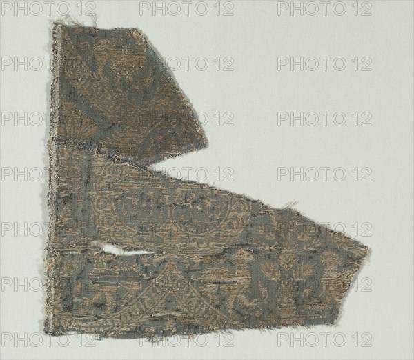 Silk with Dogs and Arabic Script in Swaying Bands, 1370-1400. Italy, last third of 14th century. Silk and silver thread; a combination of two weaves, 2/1 twill and 1/5 twill (lampas); overall: 30.2 x 31.1 cm (11 7/8 x 12 1/4 in.)