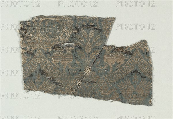 Silk with Dogs and Arabic Script in Swaying Bands, 1370-1400. Italy, last third of 14th century. Silk and silver thread; a combination of two weaves, 2/1 twill and 1/5 twill (lampas); overall: 22.2 x 30.5 cm (8 3/4 x 12 in.)