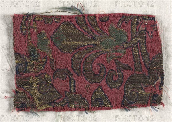 Textile Fragment, 15th century. Spain, Islamic period, 15th century. Lampas weave, satin; silk and gold; average: 6.4 x 9.7 cm (2 1/2 x 3 13/16 in.)