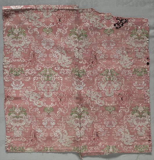 Silk Fragment, 1600s. Italy, 17th century. Lampas weave; overall: 40.7 x 41.3 cm (16 x 16 1/4 in.)
