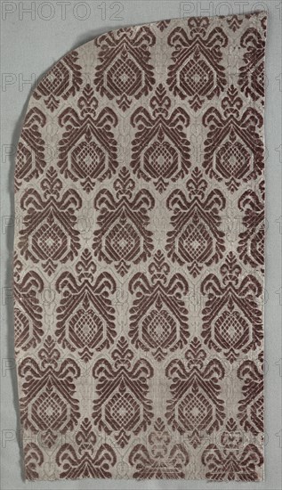 Textile Fragment, 1600s. Italy, 17th century (?). Fancy compound cloth; silk; overall: 39.3 x 21 cm (15 1/2 x 8 1/4 in.)