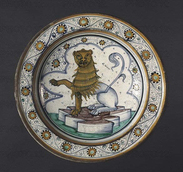 Plate: Lion, late 1400s. Italy, Cafaggiolo, 15th century. Tin-glazed earthenware (maiolica); diameter: 35.6 cm (14 in.); overall: 7.9 cm (3 1/8 in.).