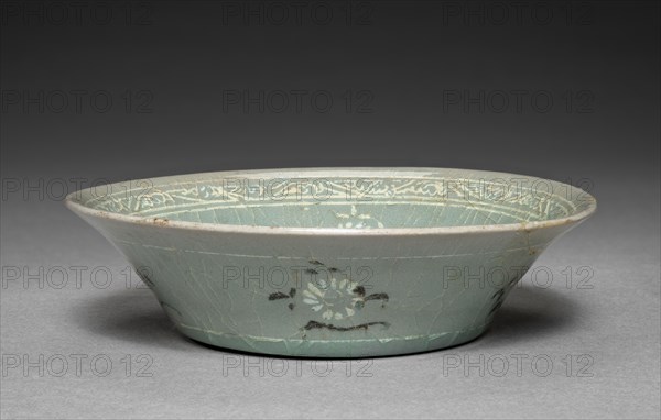 Dish with Inlaid Chrysanthemum Design, 1200s. Korea, Goryeo period (918-1392). diameter of mouth: 13.4 cm (5 1/4 in.).
