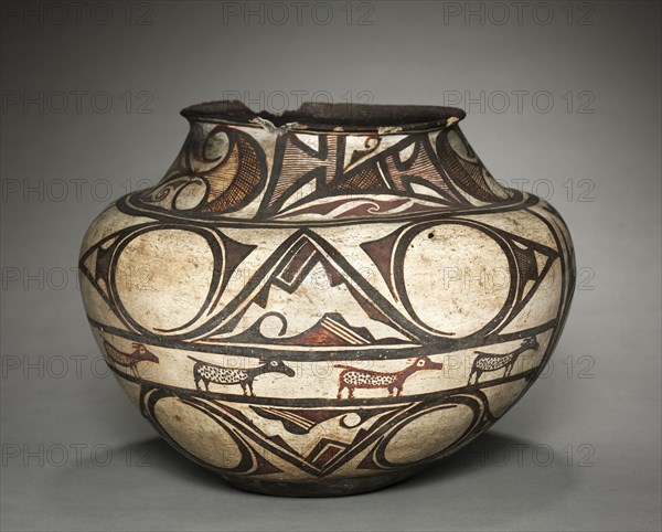 Water Jar (Olla), 1880-1900. Southwest,Pueblo, Zuni, Post-Contact Period, late 19th century - early 20th century. Ceramic; overall: 25.3 x 32.5 cm (9 15/16 x 12 13/16 in.).