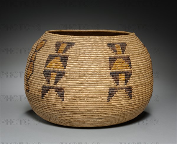 Gift Basket, c. 1900. California, Cahuilla ( Mission, Saboba Mission), Unassigned. Juncus, Sumac; Coiled; deergrass bundle foundation; diameter: 20.5 x 30.5 cm (8 1/16 x 12 in.).