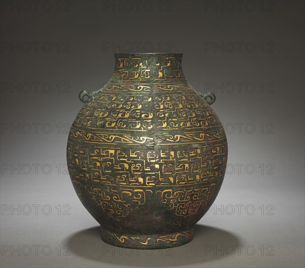 Wine Vessel (Hu), early 400s BC. China, Warring States period (475-221 BC). Bronze with gold inlay; diameter: 24.1 cm (9 1/2 in.); diameter of mouth: 10.1 cm (4 in.); overall: 27.6 cm (10 7/8 in.).