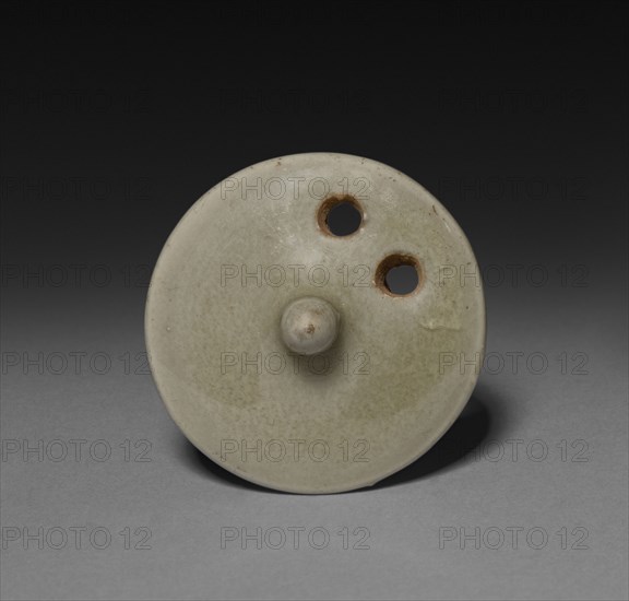 Wine Pot: Southern Celadon Ware (lid), 1200s-1300s. China, Southern Song Dynasty (1127-1279) - Yuan Dynasty (1271-1368). Glazed buff stoneware; diameter: 8 cm (3 1/8 in.); overall: 6.4 cm (2 1/2 in.).