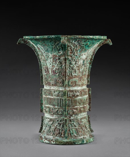 Wine Vessel (Fu Wu Zun), c. 1000-900 BC. China, early Western Zhou dynasty (c. 1046-771 BC). Bronze; diameter: 23.1 cm (9 1/8 in.); overall: 25.2 cm (9 15/16 in.)