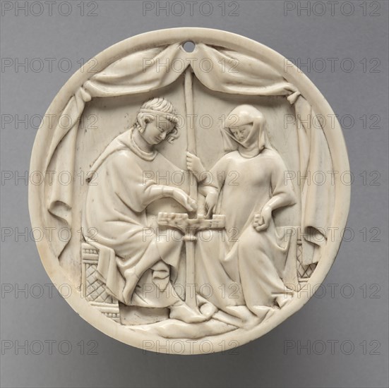 Mirror Case with a Couple Playing Chess, 1325-1350. France, Paris. Ivory; diameter: 10.2 x 1 cm (4 x 3/8 in.).