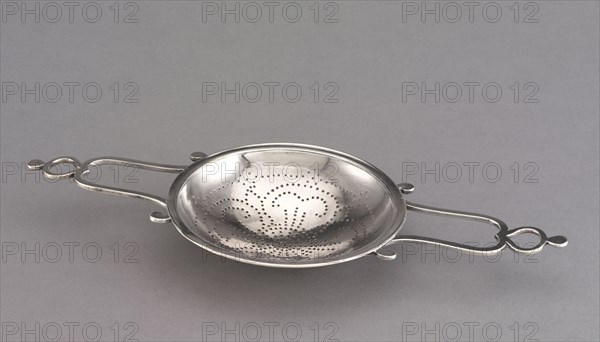 Strainer, c. 1760. Paul Revere II (American, 1735-1818). Silver; with handle: 2.6 x 27.8 cm (1 x 10 15/16 in.).