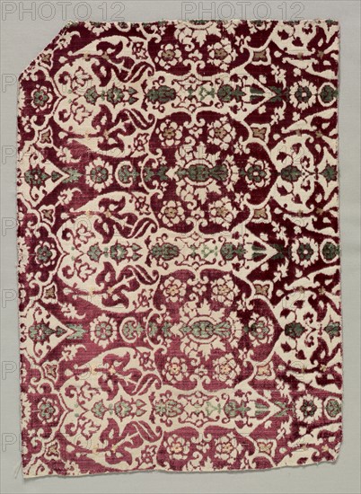 Velvet Textile, second half of the 15th century. Turkey, Bursa ?, second half of the 15th century. Velvet (cut and voided): silk; average: 33.1 x 45.4 cm (13 1/16 x 17 7/8 in.)