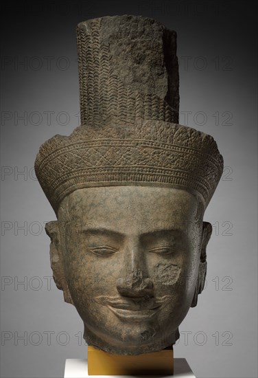 Head of Shiva, 1100s. Cambodia, Angkor, 12th century. Sandstone; with base: 42 cm (16 9/16 in.)