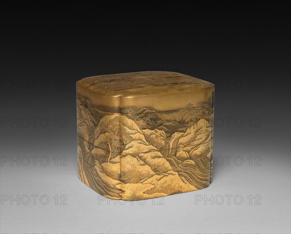 Covered Box, late 1800s. Japan, Meiji Period (1868-1912). Wood with lacquer and gold; overall: 10.2 x 12.3 x 11.5 cm (4 x 4 13/16 x 4 1/2 in.).