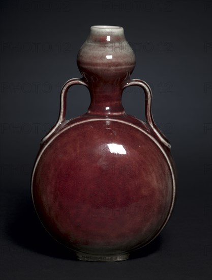 Gourd Flask:  Lang Ware, 1662-1722. China, Qing dynasty (1644-1911), Kangxi reign (1661-1722). Porcelain; overall: 22.6 cm (8 7/8 in.).