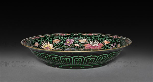 Dish, 1736-1795. China, Qing dynasty (1644-1912), Qianlong reign (1735-1795). Porcelain with famille rose overglaze enamel decoration; diameter: 16 cm (6 5/16 in.); overall: 3.2 cm (1 1/4 in.).