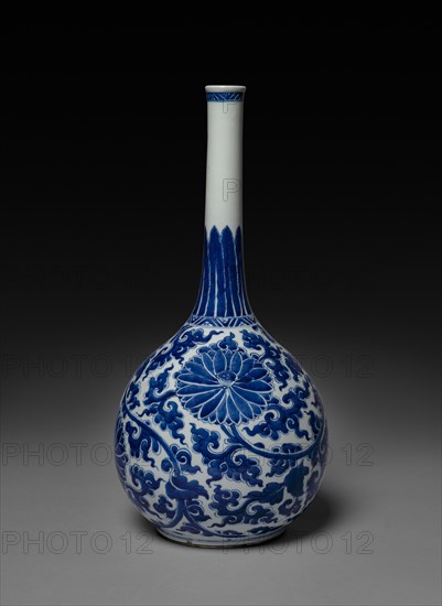 Bottle-shaped Vase, 1662-1722. China, Qing dynasty (1644-1912), Kangxi reign (1661-1722). Porcelain; overall: 46.1 cm (18 1/8 in.).
