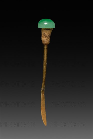 Snuff Bottle with Stopper (stopper), 1736-1795. China, Qing dynasty (1644-1912), Qianlong reign (1735-1795). Porcelain; overall: 7.7 cm (3 1/16 in.).
