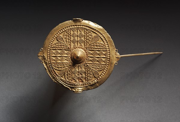 Soul Disk Pendant, 1800s. Guinea Coast, Ghana, Asante, 19th century. Cast gold, hammered; overall: 7 x 7.6 x 1.6 cm (2 3/4 x 3 x 5/8 in.)