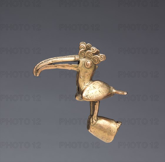 Staff Head, 400-1000. Colombia, Sinú style, 5th-10th Century. Cast gold; overall: 7.5 x 3 x 7.5 cm (2 15/16 x 1 3/16 x 2 15/16 in.).