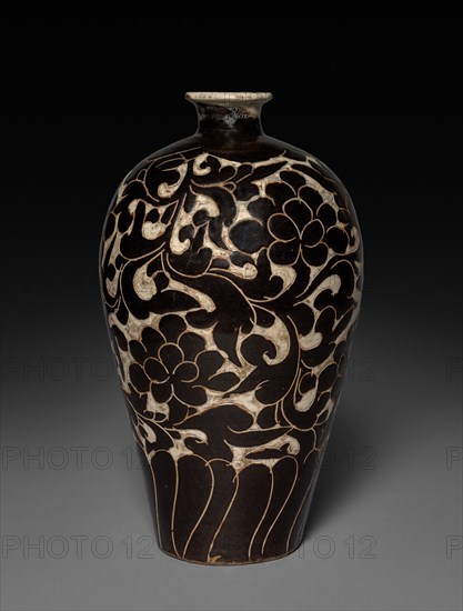 Vase with Peony Decoration: Cizhou ware, 11th-12th Century. China, Northern Song dynasty (960-1127). Gray stoneware with underglaze slip decoration; diameter: 19.7 cm (7 3/4 in.); overall: 30.2 cm (11 7/8 in.).