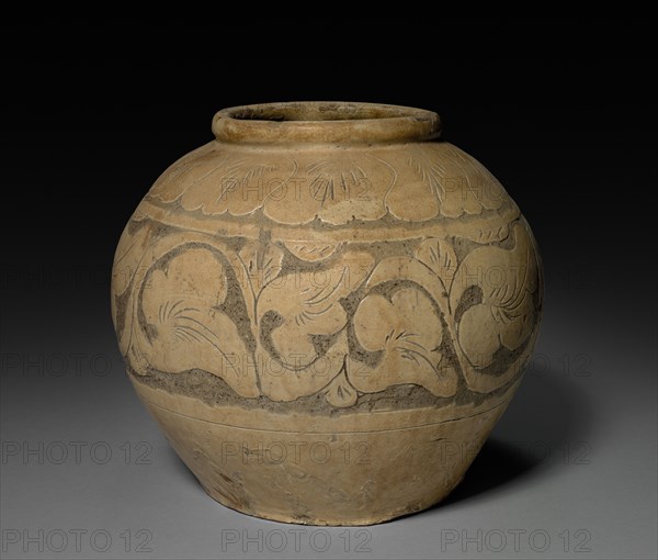 Jar: Cizhou ware, 907-1125. China, Manchuria, Liao dynasty (916-1125). Glazed stoneware; overall: 27.4 cm (10 13/16 in.).