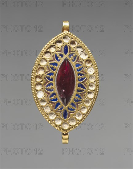 Almond-Shaped Pendant, 400-600. Byzantium, early Byzantine period, 5th-7th Century. Gold, lapis lazuli, garnet, and glass; overall: 5.1 x 2.9 cm (2 x 1 1/8 in.)
