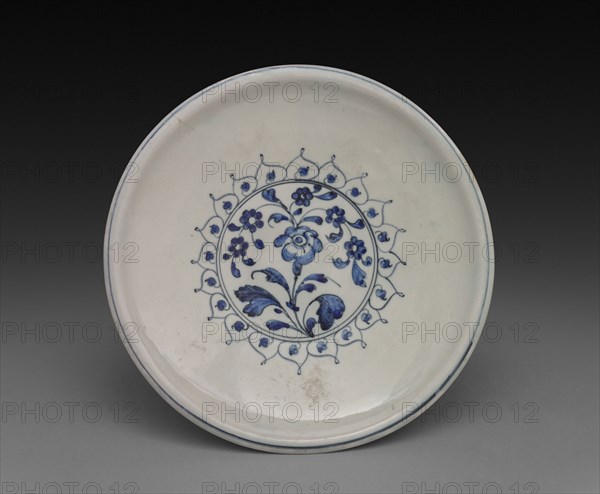 Plate, 1575-1587. Italy, 16th century. Soft-paste porcelain (called Medici porcelain); diameter: 28 cm (11 in.).