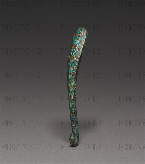 Belt Hook, 475-221 BC. China, Warring States period (475-221 BC). Front: bronze inlaid with gold and turquoise; back: gilt bronze; overall: 13.3 cm (5 1/4 in.).