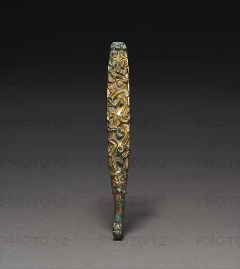Belt Hook, 475-221 BC. China, Warring States period (475-221 BC). Front: bronze inlaid with gold and turquoise; back: gilt bronze; overall: 18.4 cm (7 1/4 in.).
