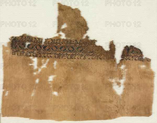 Fragment of a Tiraz, Probably the End of a Turban Cloth, 1008 - 1009. Egypt, Tunah, Fatimid period, Caliphate of al-Hakim, AH 399 (A.D. 1008-1009). Tabby ground with inwoven tapestry ornament; linen and silk; overall: 19.1 x 24.5 cm (7 1/2 x 9 5/8 in.)