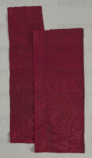 Silk Fragment, 16th century. Spain, 16th century. Fancy satin weave: silk; average: 99.1 x 26.7 cm (39 x 10 1/2 in.)