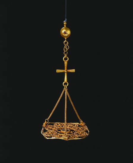 Votive Polycandelon (Lamp Holder), 500s. Byzantium, Byzantine period, 6th century. Gold; overall: 13.4 x 6.4 cm (5 1/4 x 2 1/2 in.).
