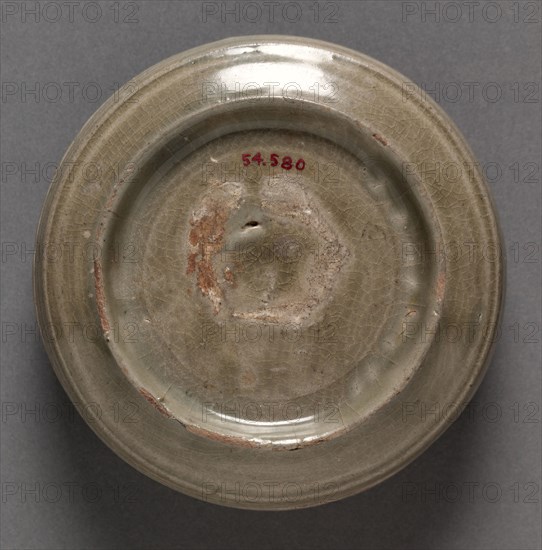 Box: Yue ware, 960-1279. China, Zhejiang province, Song dynasty (960-1279). Glazed stoneware with incised decoration; diameter: 12.5 cm (4 15/16 in.); overall: 5.4 cm (2 1/8 in.).