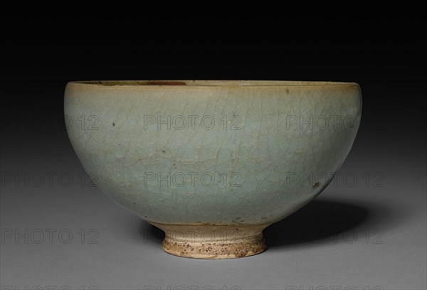 Bowl: Jun ware, 13th - 14th century. Northern China, Jin dynasty (1115-1234) - Yuan dynasty (1271-1368). Glazed buff stoneware; diameter: 14.6 cm (5 3/4 in.); overall: 8.5 cm (3 3/8 in.).