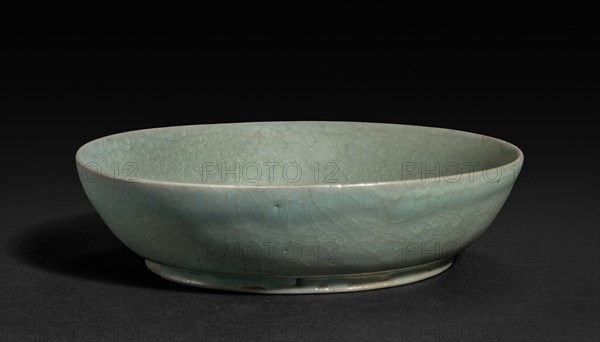 Brush Washer, late 1000s-1127. China, Henan Province, Baofeng, Qingliangsi, Northern Song dynasty (960-1127). Porcelaneous stoneware, Ru ware; diameter: 12.8 cm (5 1/16 in.); overall: 3.8 cm (1 1/2 in.).