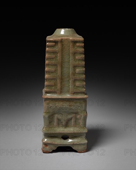 Vase in Shape of Cong: Southern Celadon Ware, 1271-1368. China, Zhejiang province, Yuan dynasty (1271-1368). Glazed buff stoneware; overall: 18.4 cm (7 1/4 in.).