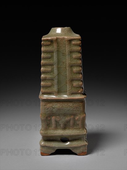 Vase in Shape of Cong: Southern Celadon Ware, 1271-1368. China, Zhejiang province, Yuan dynasty (1271-1368). Glazed buff stoneware; overall: 18.4 cm (7 1/4 in.).