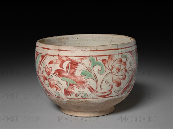 Bowl, Cizhou ware, 13th-14th Century. China, Jin dynasty (1115-1234) - Yuan dynasty (1271-1368). Buff stoneware with underglaze slip application and overglaze enamel decoration; diameter: 16.2 cm (6 3/8 in.); overall: 10.2 cm (4 in.).